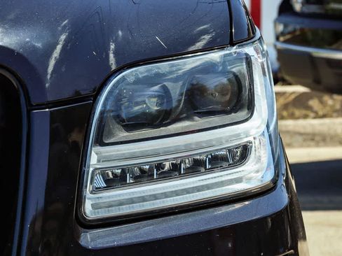 Used 2019 Lincoln Navigator L Reserve AWD/4WD image 9