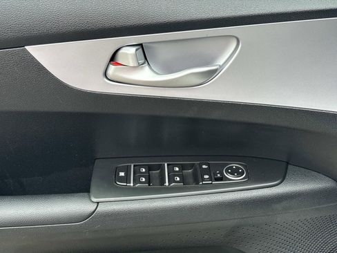 Used 2024 Kia Forte LXS FWD image 19