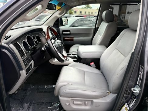 Used 2017 Toyota Sequoia Platinum AWD/4WD image 12