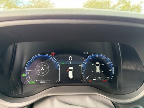 Used 2025 Toyota Sienna Limited image 18