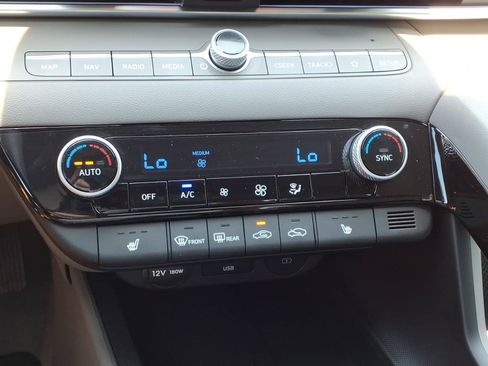 Certified 2024 Hyundai Elantra SEL w/ Convenience Package FWD image 24
