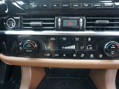 Used 2023 Nissan Pathfinder Platinum AWD/4WD image 12