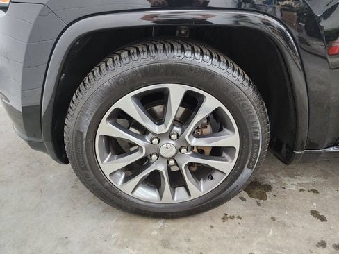 Used 2018 Jeep Grand Cherokee Overland AWD/4WD image 38