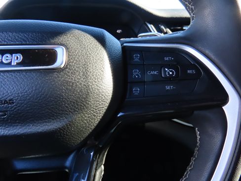 Used 2023 Jeep Grand Cherokee L Laredo image 35