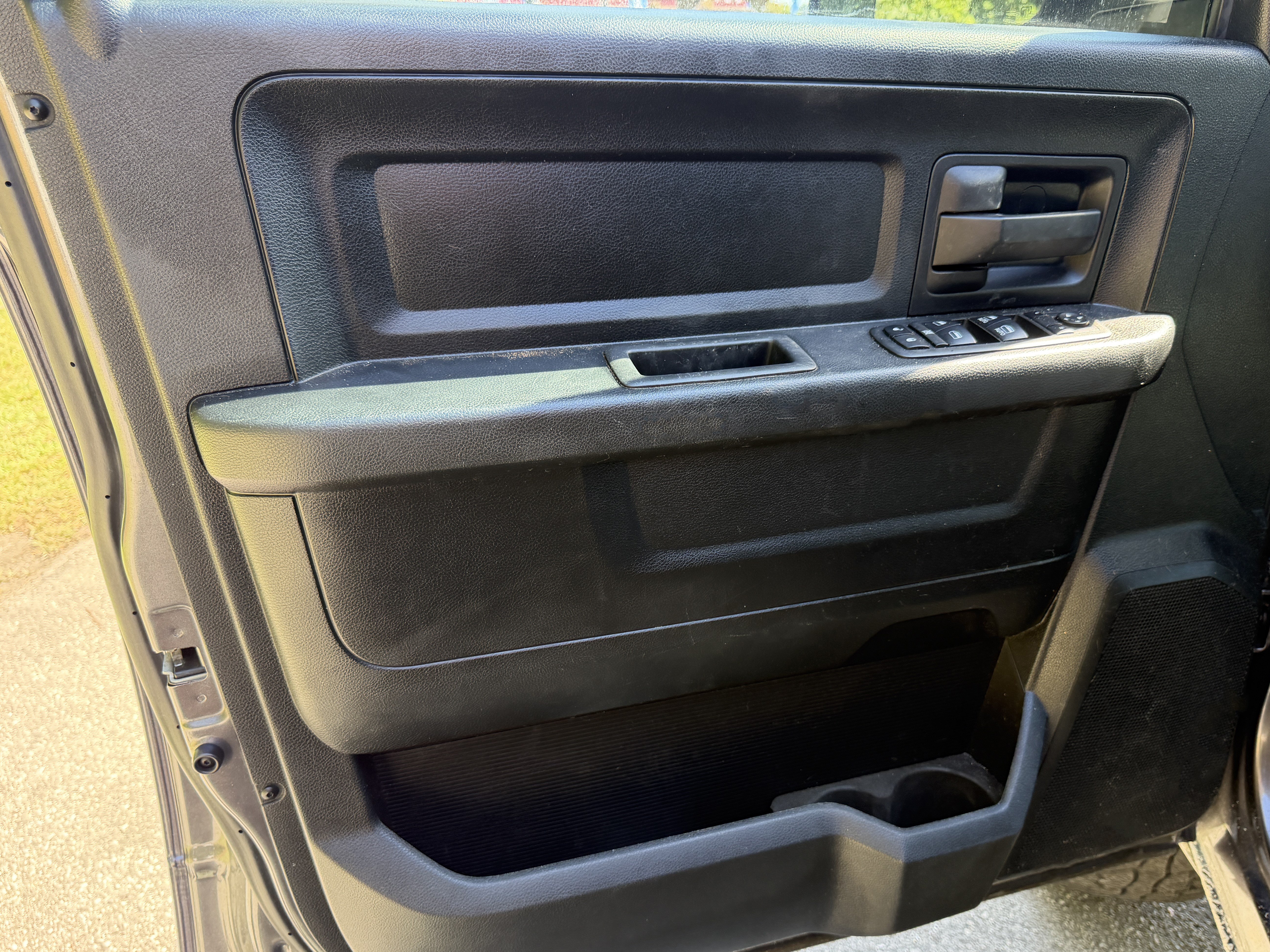 Used 2018 RAM 1500 Express w/ Express Value Package AWD/4WD image 4