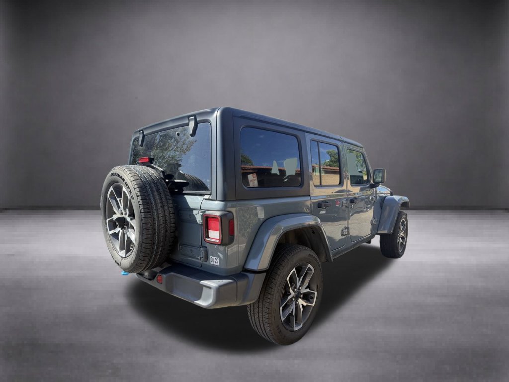 Used 2024 Jeep Wrangler Unlimited AWD/4WD image 15