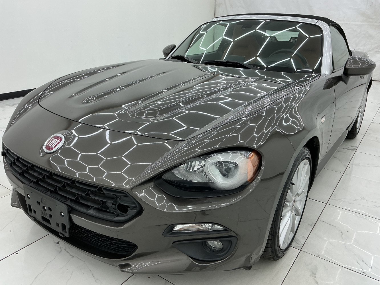 Used 2017 FIAT 124 Spider Lusso RWD image 1