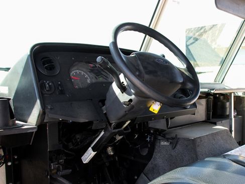 Used 2015 Ford E-450 and Econoline 450 Super Duty w/ A/C Prep Package image 18