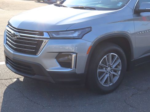 Used 2023 Chevrolet Traverse LT FWD image 17