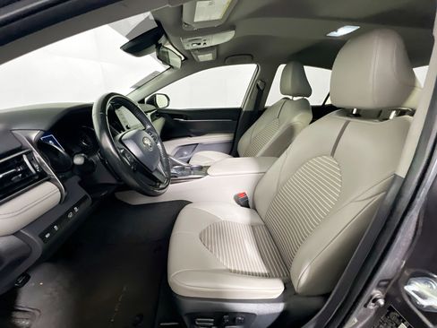 Used 2023 Toyota Camry SE image 14