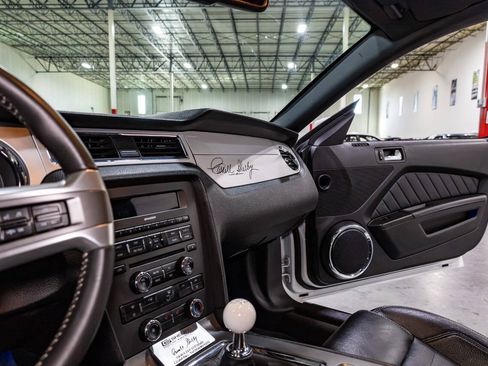 Used 2012 Ford Mustang GT Premium w/ HID Headlamps & Security Pkg RWD image 14