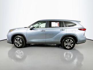 Used 2023 Toyota Highlander XLE video 3