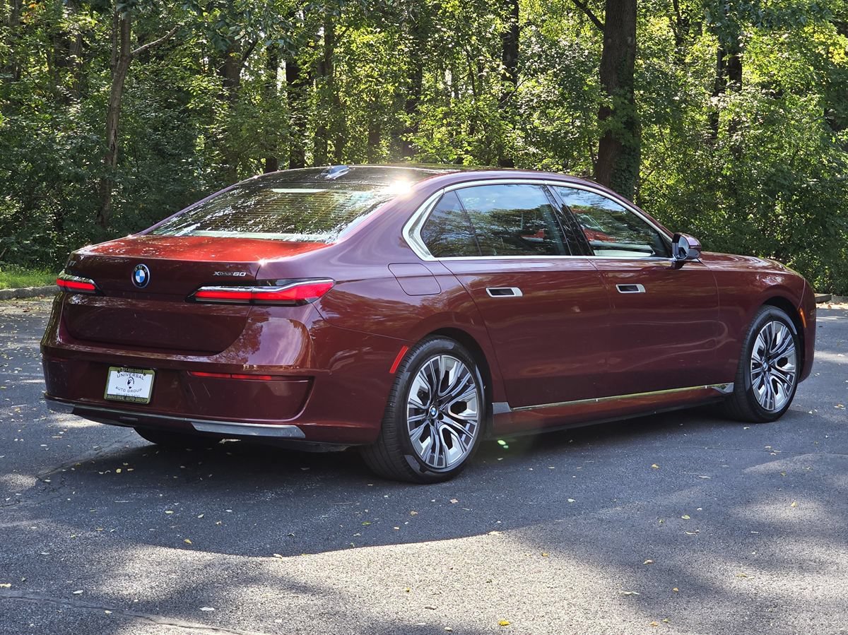 Used 2024 BMW i7 xDrive60 AWD/4WD image 6