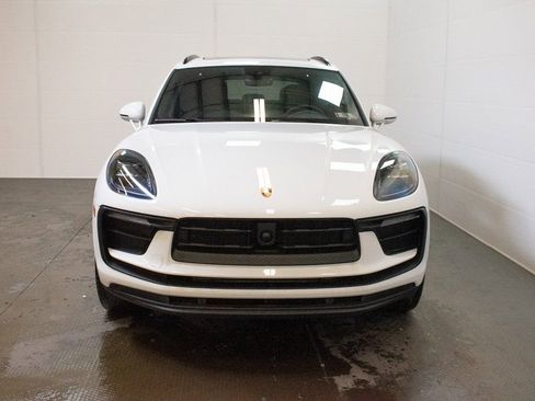 Certified 2025 Porsche Macan image 7