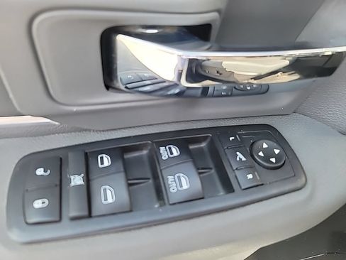 Used 2018 RAM 3500 SLT w/ Luxury Group RWD image 15