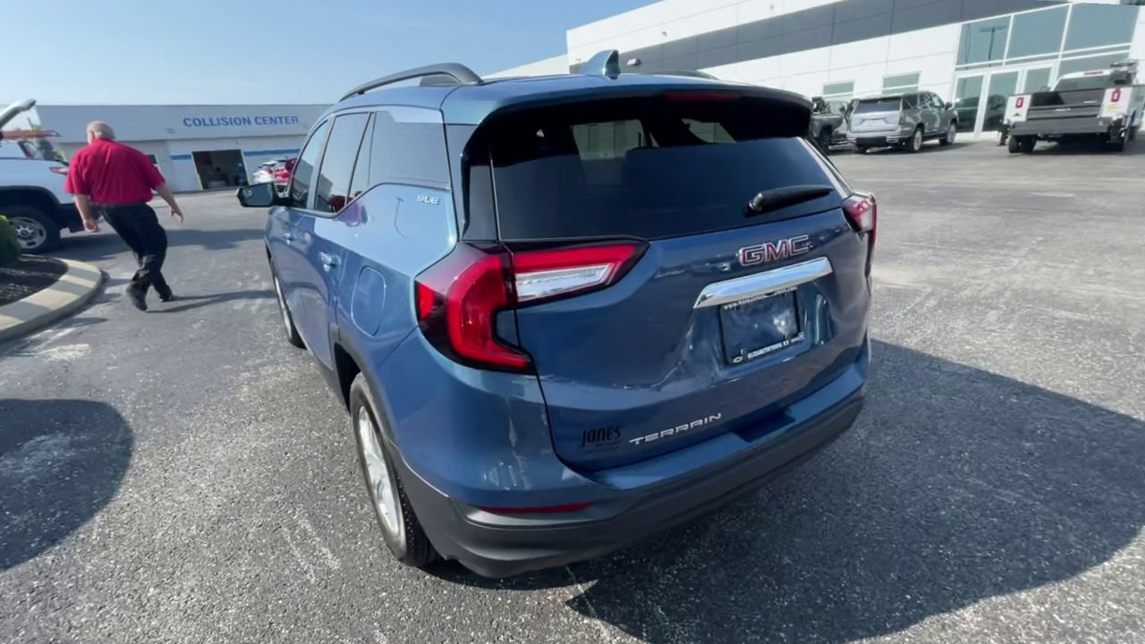 Certified 2024 GMC Terrain SLE w/ Driver Convenience Package FWD image 8