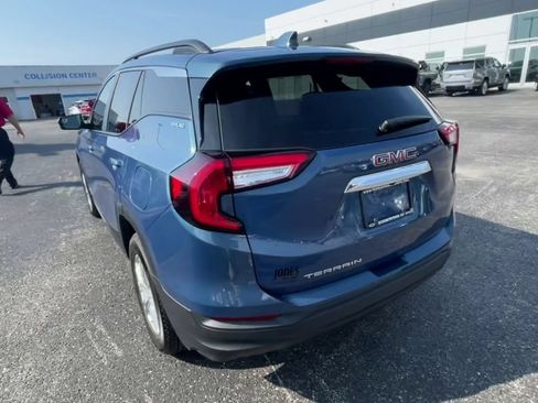 Used 2024 GMC Terrain SLE w/ Driver Convenience Package FWD image 8