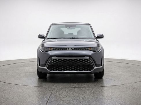Used 2025 Kia Soul LX w/ LX Technology Package image 2