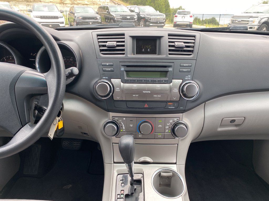 Used 2012 Toyota Highlander FWD image 17