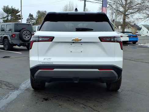 Used 2025 Chevrolet Equinox LT image 4