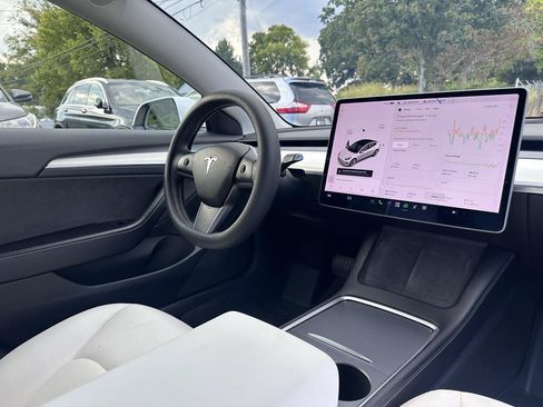 Used 2022 Tesla Model 3 Long Range AWD/4WD image 17