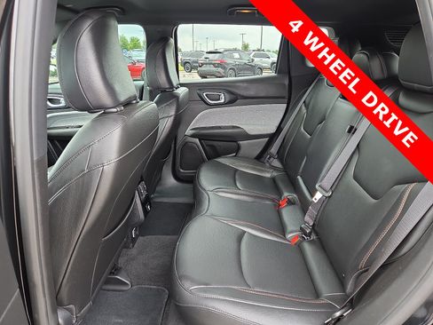 Used 2024 Jeep Compass Latitude AWD/4WD image 10