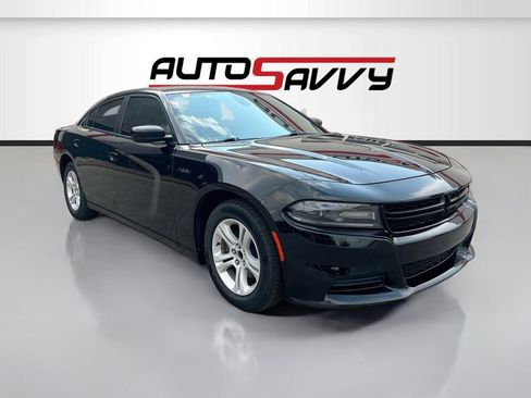 Used 2018 Dodge Charger SXT RWD image 1