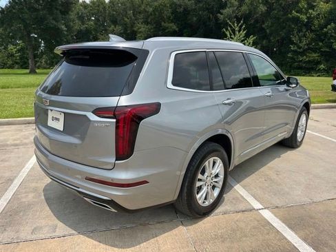 Certified 2025 Cadillac XT6 Luxury FWD image 8