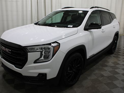 Used 2024 GMC Terrain SLT w/ Infotainment Package II image 37