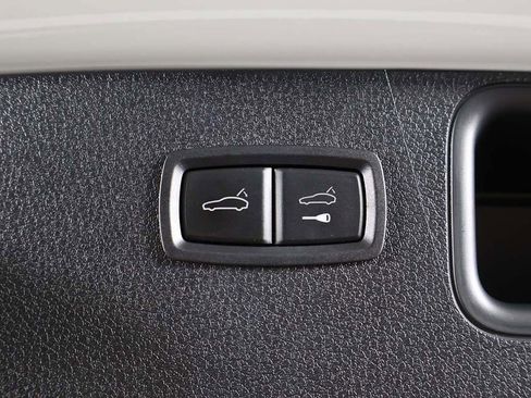 Used 2025 Porsche Macan image 22