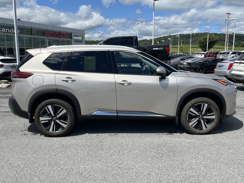 Used 2023 Nissan Rogue SL w/ SL Premium Package AWD/4WD image 2