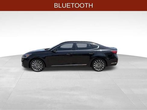Used 2017 Kia Cadenza Premium w/ Luxury Package FWD image 4