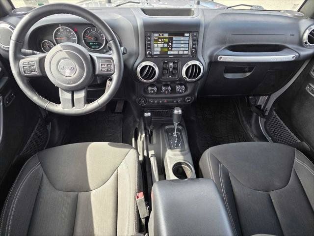 Used 2017 Jeep Wrangler Unlimited Sahara w/ Connectivity Group AWD/4WD image 18
