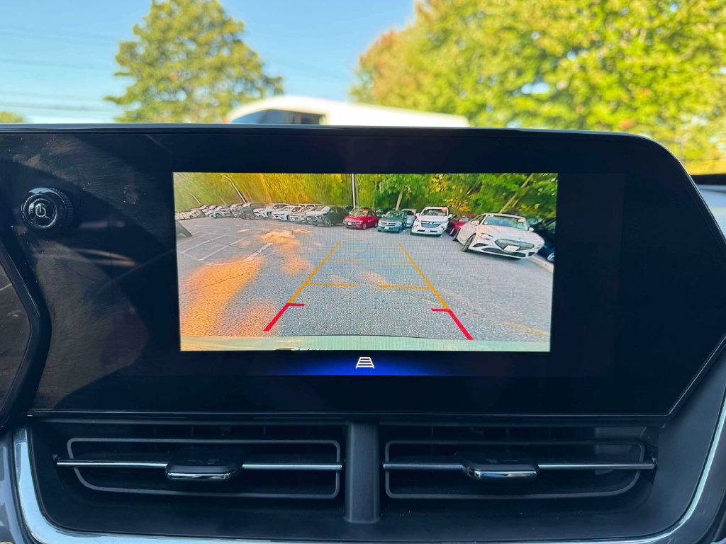 Used 2025 Chevrolet Trax ACTIV w/ Driver Confidence Package FWD image 28