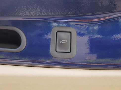 Used 2016 Toyota Highlander XLE AWD/4WD image 18