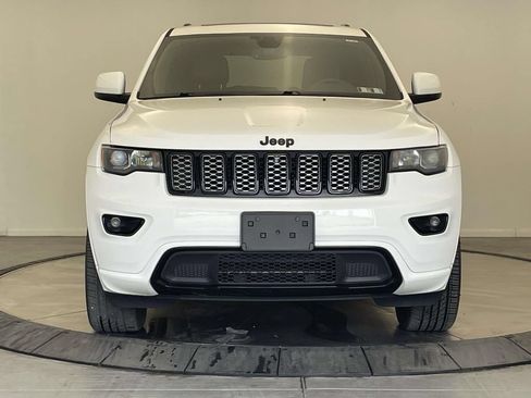 Used 2018 Jeep Grand Cherokee Altitude AWD/4WD image 8