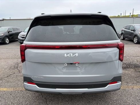 New 2026 Kia Carnival EX FWD image 4