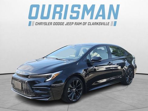 Used 2024 Toyota Corolla SE AWD/4WD image 3