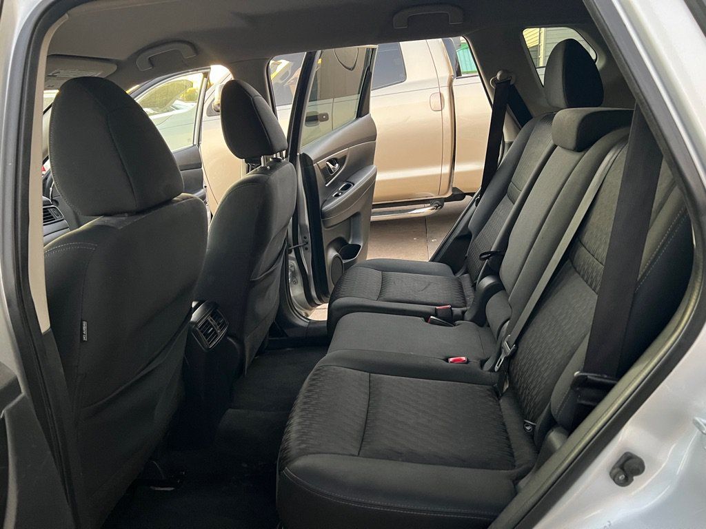 Used 2017 Nissan Rogue SV FWD image 14