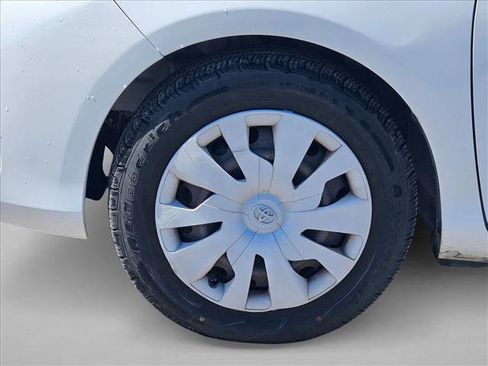 Used 2015 Toyota Yaris L image 4