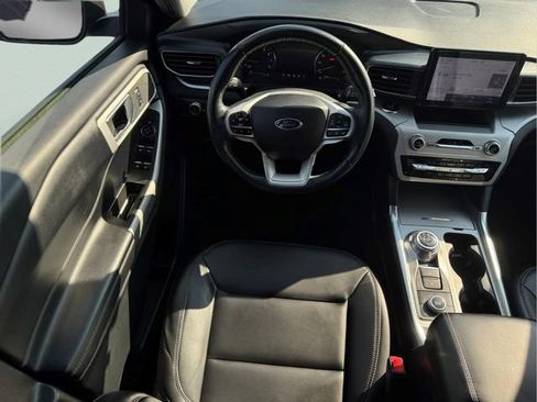 Used 2022 Ford Explorer XLT w/ Equipment Group 202A AWD/4WD image 11