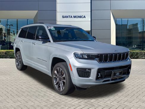 Used 2022 Jeep Grand Cherokee L Overland w/ Luxury Tech Group IV image 3