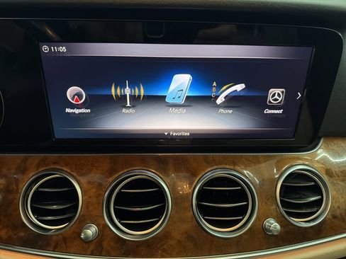 Used 2018 Mercedes-Benz E 300 image 30