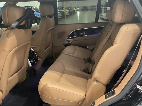 Used 2025 Land Rover Range Rover Long Wheelbase SE image 12