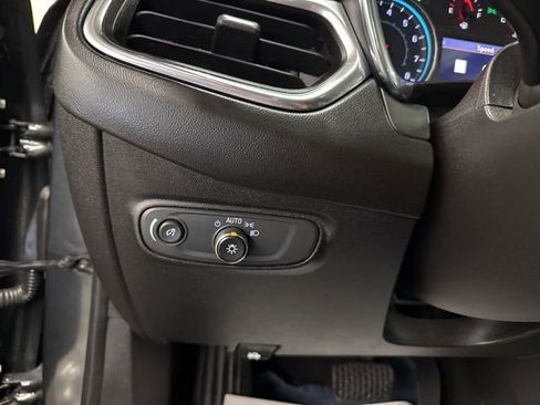 Used 2019 Chevrolet Equinox LT w/ Sun & Navigation Package image 19