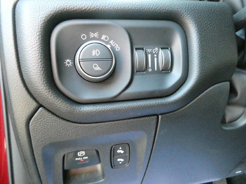 Used 2025 RAM 1500 Laramie w/ Sport Appearance Package AWD/4WD image 27