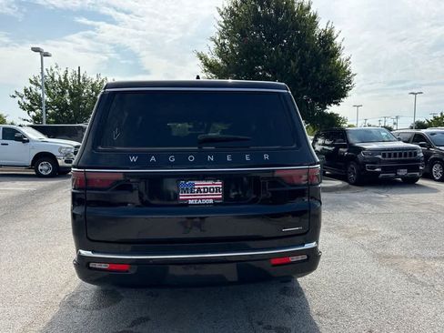 Used 2024 Jeep Wagoneer L Series II w/ Flexible Seating Group AWD/4WD image 4