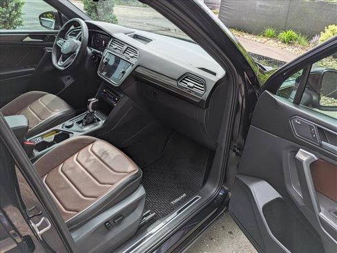Certified 2024 Volkswagen Tiguan SEL R-Line w/ MDO Package, Two-Row AWD/4WD image 11