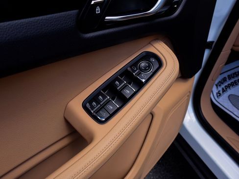 Certified 2026 Porsche Macan AWD/4WD image 25
