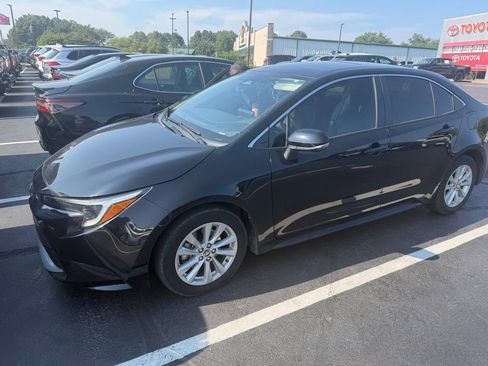 Used 2024 Toyota Corolla XLE FWD image 1